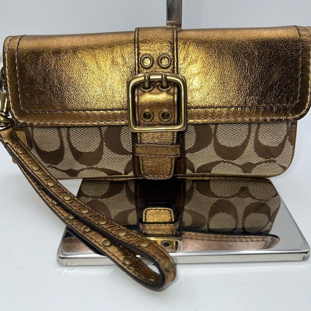 COACH‎ SPECIAL EDITION Fall 2004 Leather Signature Wristlet Bronze Buckle - Picture 3 of 12